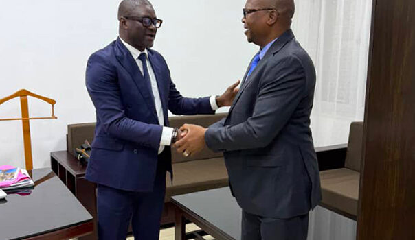Tête à tête entre le premier questeur de l’assemblée nationale et le ministre conseiller à l’agriculture.
