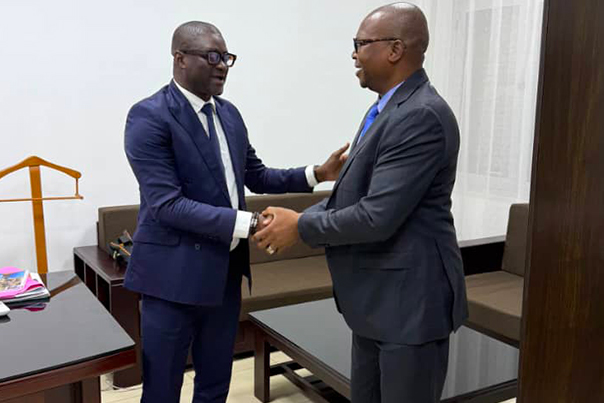 Tête à tête entre le premier questeur de l’assemblée nationale et le ministre conseiller à l’agriculture.