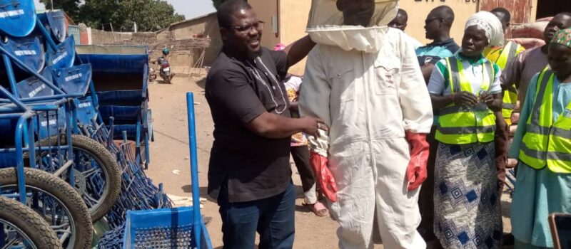 Projet PEV Bénin-Niger: les bénéficiaires de Kandi reçoivent leurs équipements.