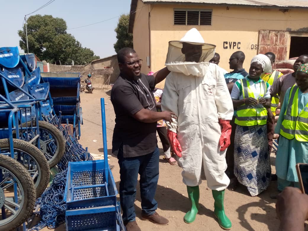 Projet PEV Bénin-Niger: les bénéficiaires de Kandi reçoivent leurs équipements.