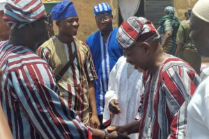 Kandi: l’honorable Labiou AMADOU DJIBRIL en bon ami aux côtés de plusieurs familles éplorées.