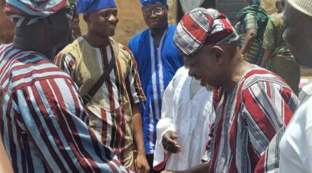 Kandi: l’honorable Labiou AMADOU DJIBRIL en bon ami aux côtés de plusieurs familles éplorées.