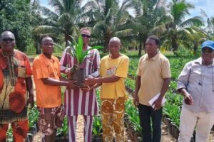 Au contact des acteurs: Le Ministre Conseiller Bio Guèra SACCA KINA révèle le monde rural dans le Zou