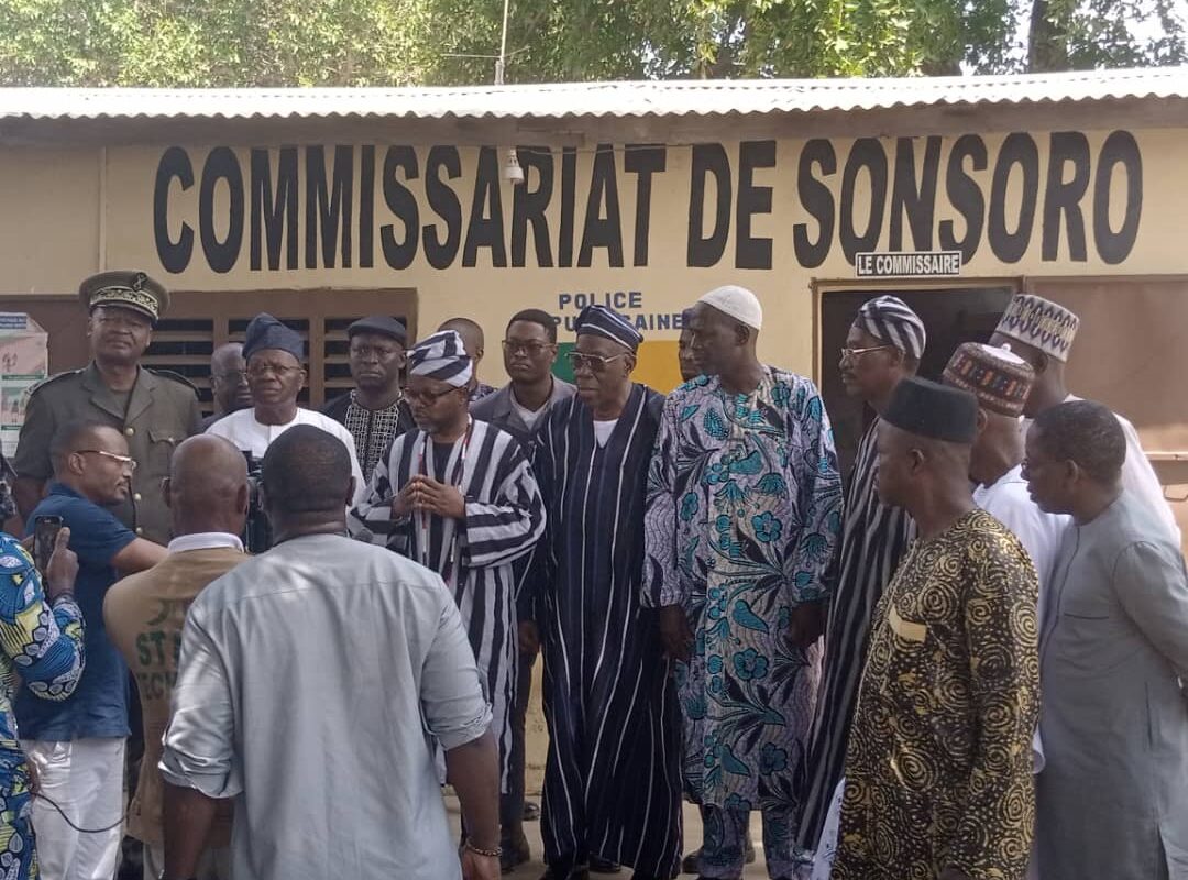 Kandi: le Président du CES en visite au commissariat de Sonsoro