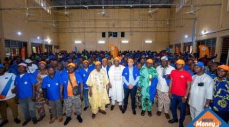 Porto-Novo: Moov Africa Bénin ouvre son cœur aux Zémidjans: des milliers de chemises offertes