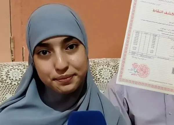 Bac 2025 en Algérie: Rawnak Zani, 17 ans, décroche la première place avec une moyenne de 19,70/20